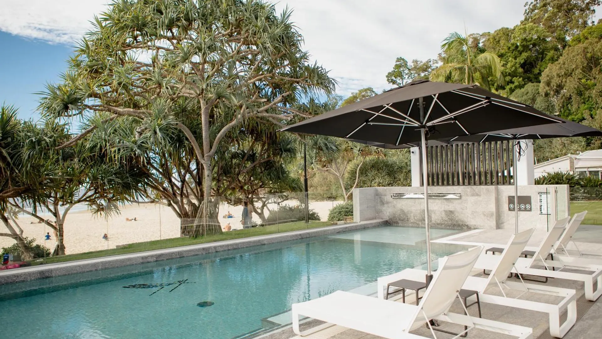 Netanya Noosa Beachfront Resort